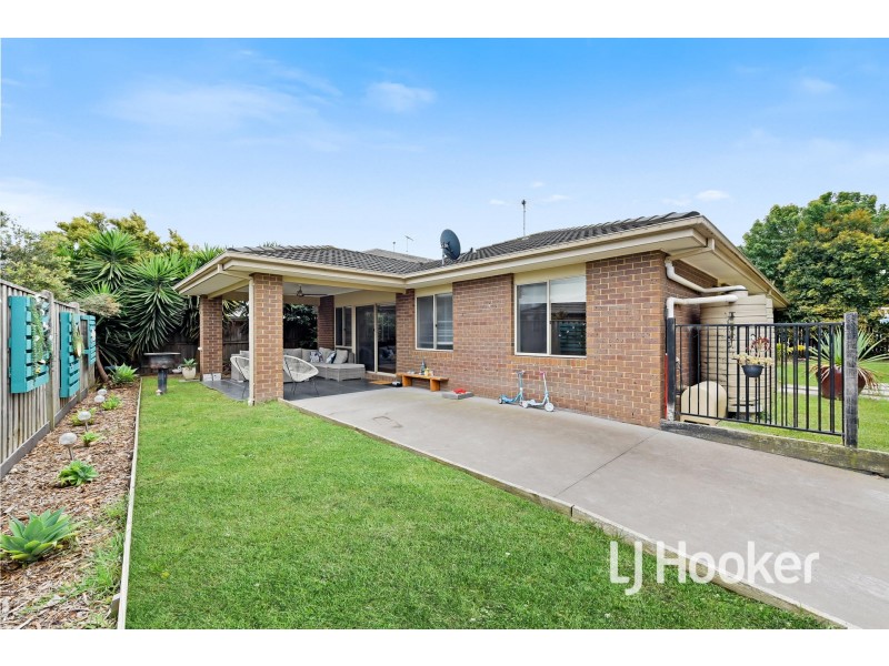 54 Irving Road, Pakenham VIC 3810
