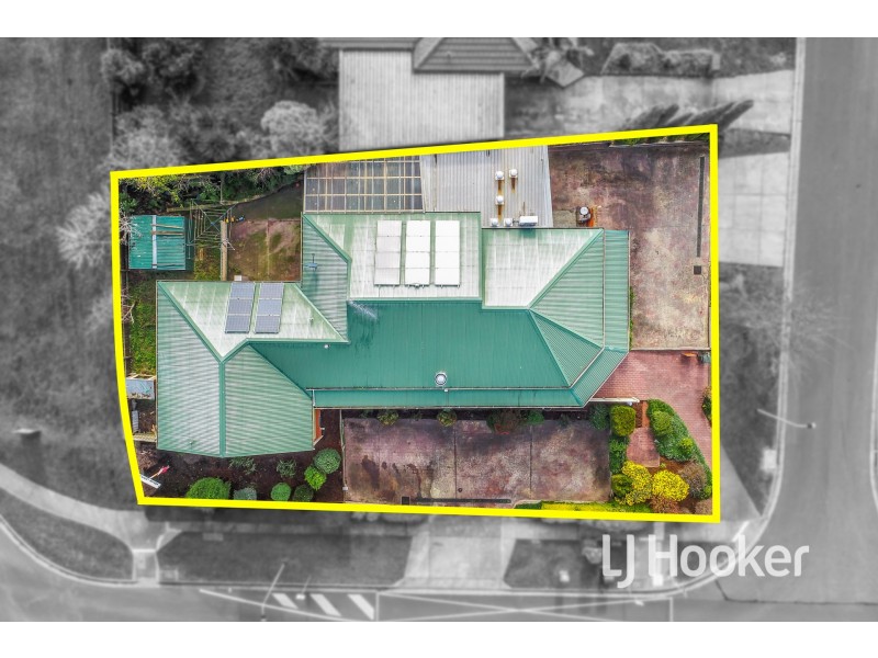 1 Leigh Drive, Pakenham VIC 3810