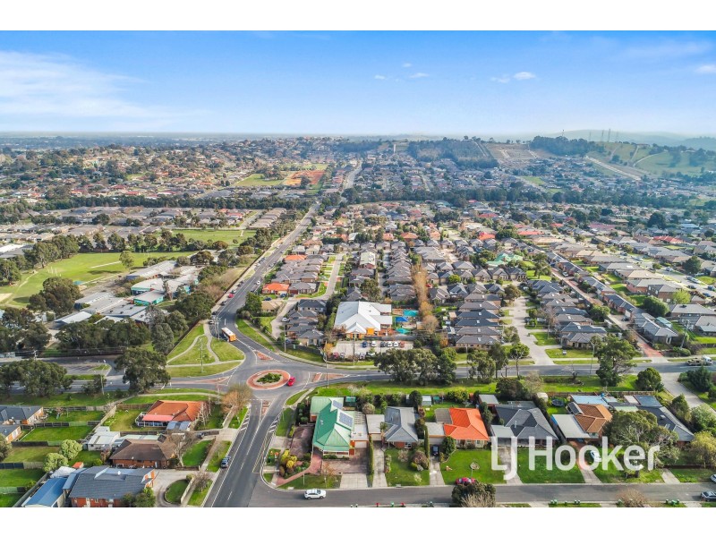 1 Leigh Drive, Pakenham VIC 3810