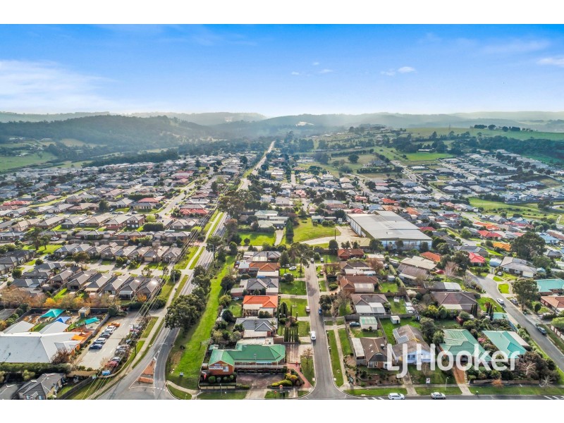 1 Leigh Drive, Pakenham VIC 3810