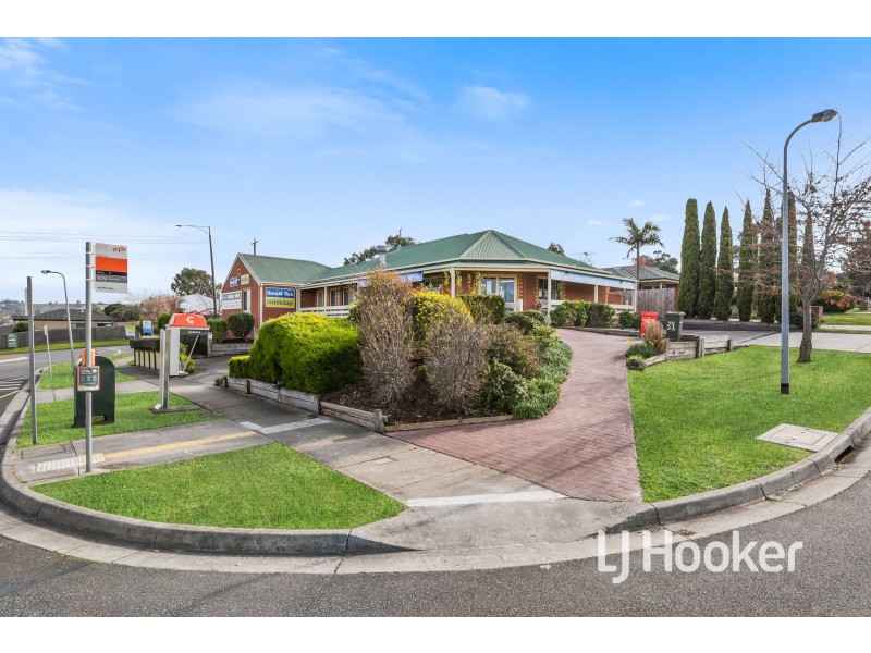 1 Leigh Drive, Pakenham VIC 3810