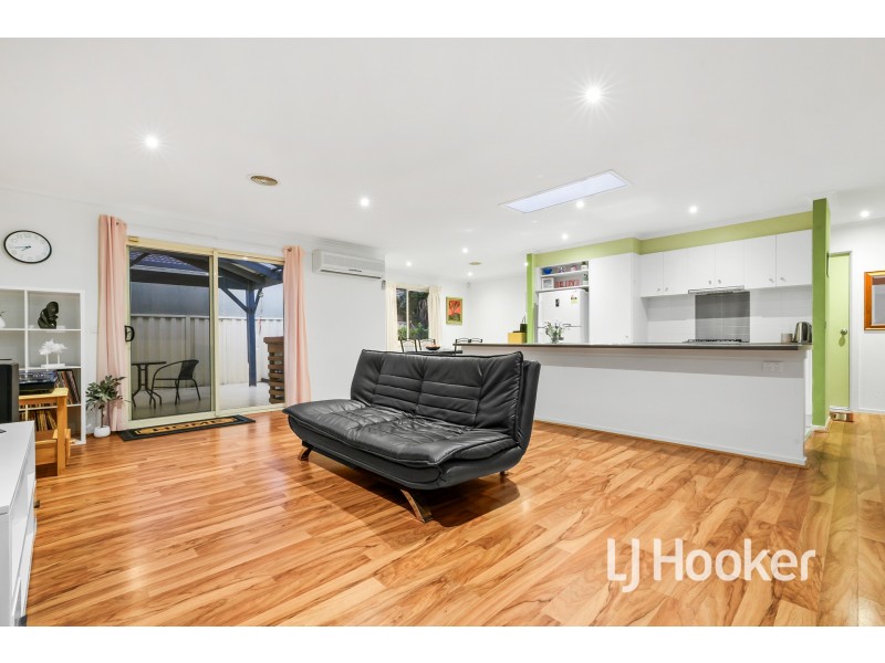 13 Teal Place, Pakenham VIC 3810