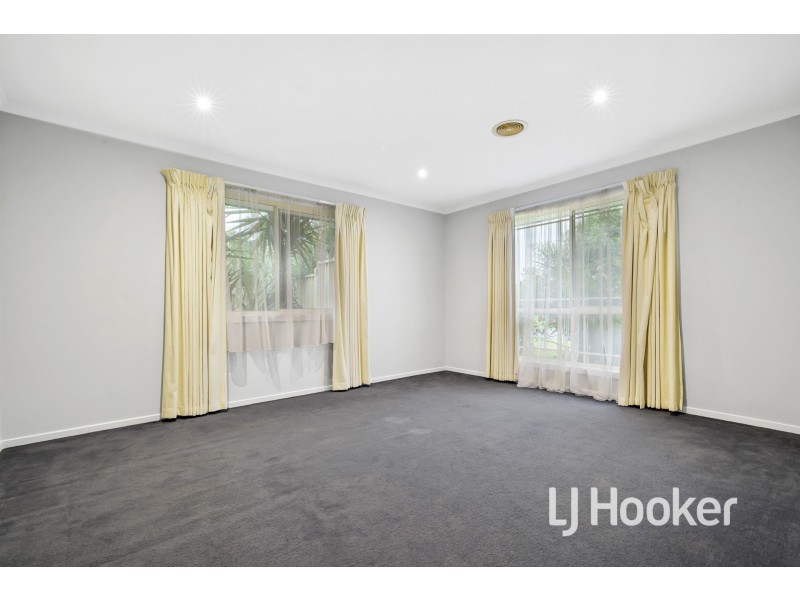 13 Teal Place, Pakenham VIC 3810
