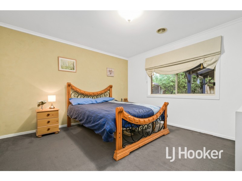 13 Teal Place, Pakenham VIC 3810
