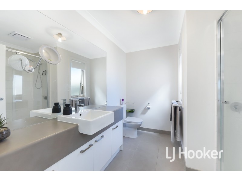 7/23 Atlantic Drive, Pakenham VIC 3810