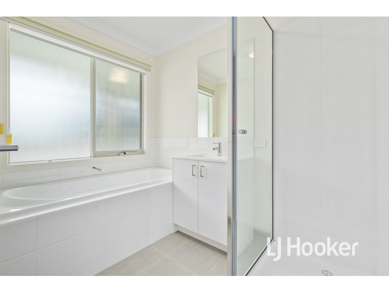 7 Bolton Grove, Officer VIC 3809