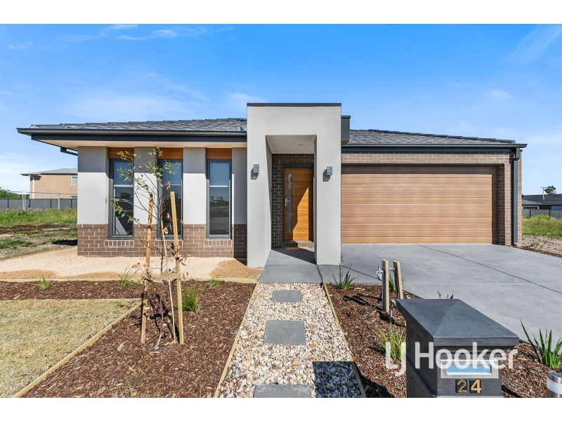 24 Salim Way, Clyde North VIC 3978