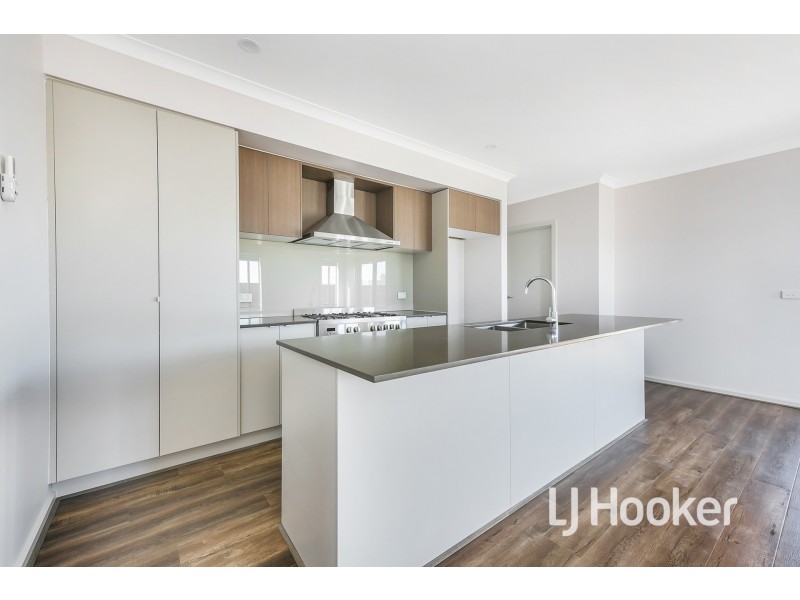 24 Salim Way, Clyde North VIC 3978