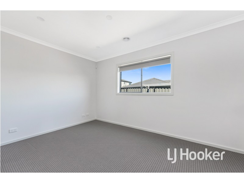 24 Salim Way, Clyde North VIC 3978