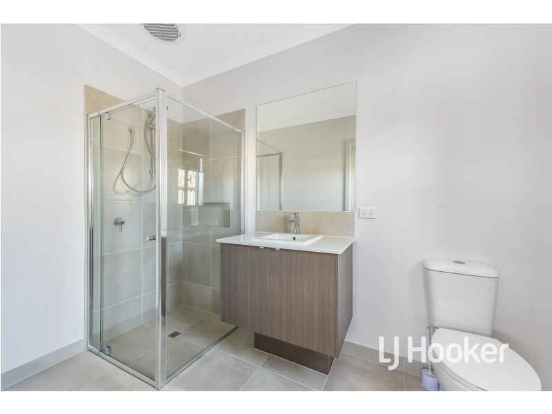 24 Salim Way, Clyde North VIC 3978