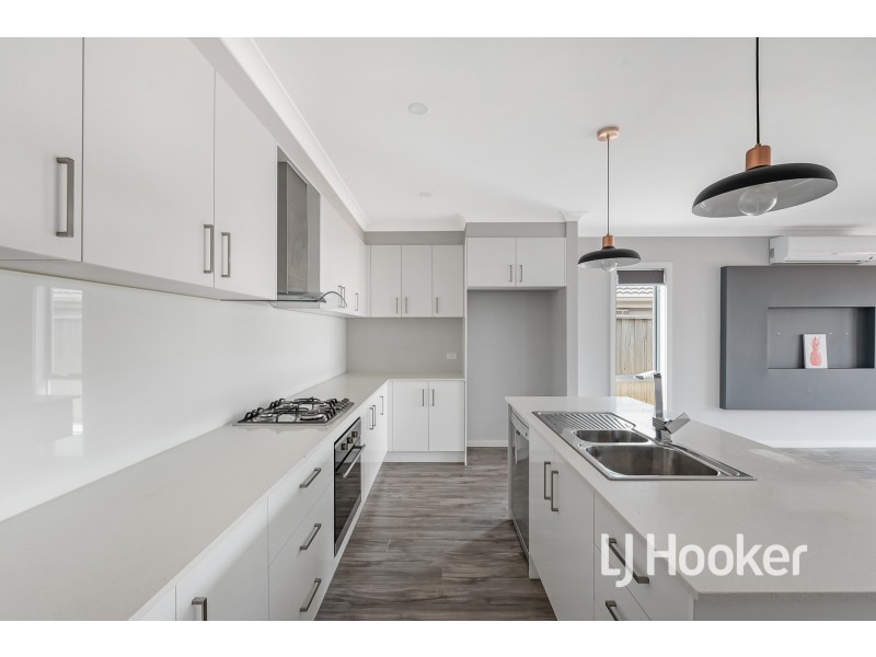 4 Belmont Crescent, Pakenham VIC 3810