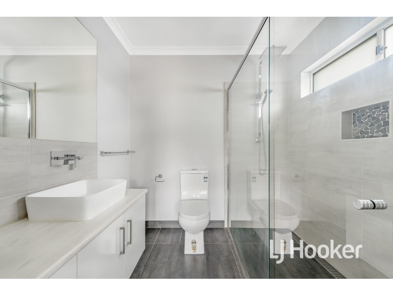 4 Belmont Crescent, Pakenham VIC 3810