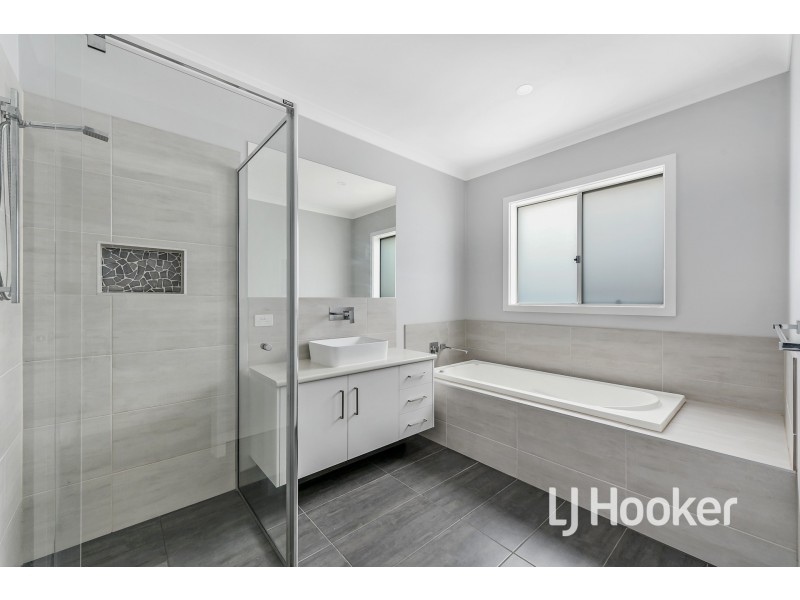 4 Belmont Crescent, Pakenham VIC 3810