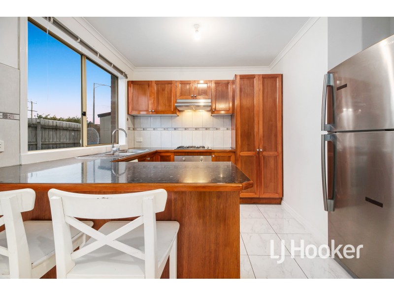 21 Wakenshaw Crescent, Pakenham VIC 3810