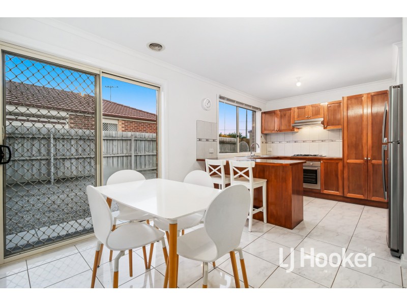 21 Wakenshaw Crescent, Pakenham VIC 3810