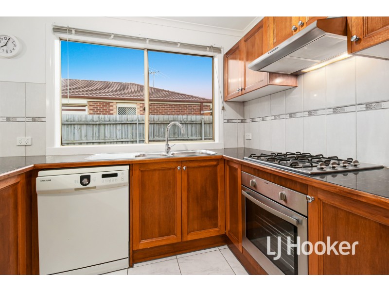 21 Wakenshaw Crescent, Pakenham VIC 3810