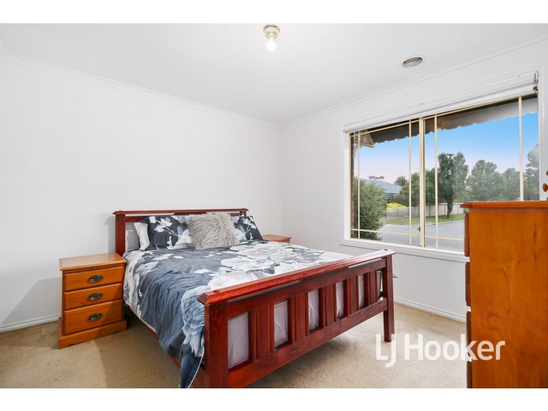 21 Wakenshaw Crescent, Pakenham VIC 3810