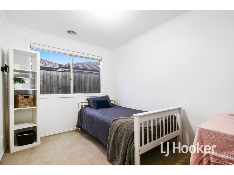 21 Wakenshaw Crescent, Pakenham VIC 3810