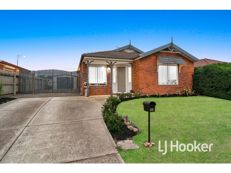21 Wakenshaw Crescent, Pakenham VIC 3810