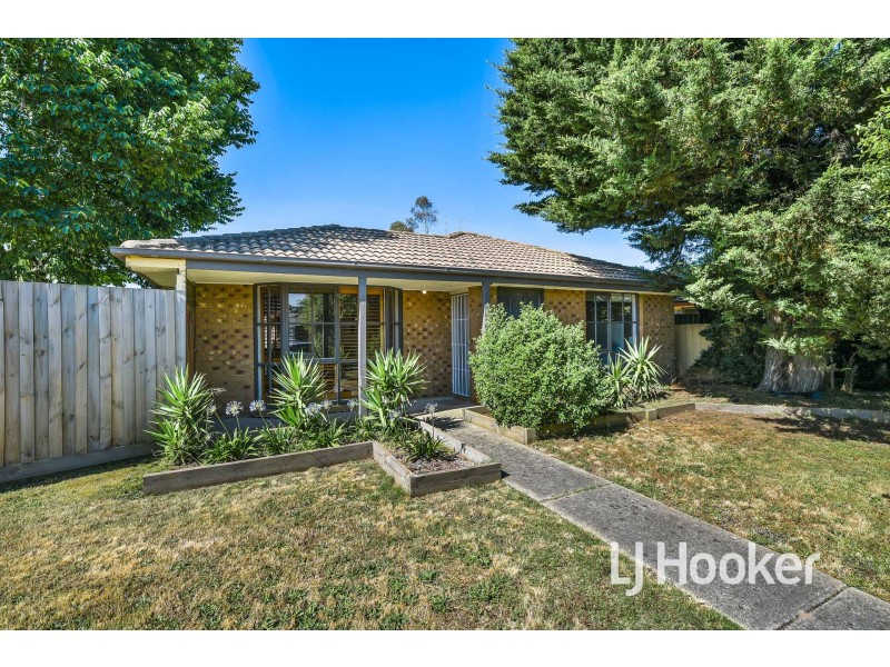 32 Barrington Drive, Pakenham VIC 3810