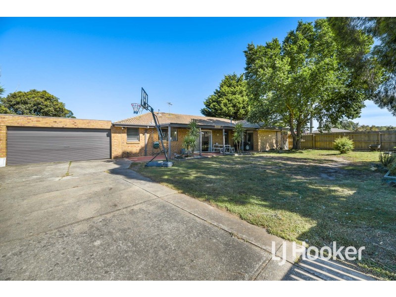 32 Barrington Drive, Pakenham VIC 3810