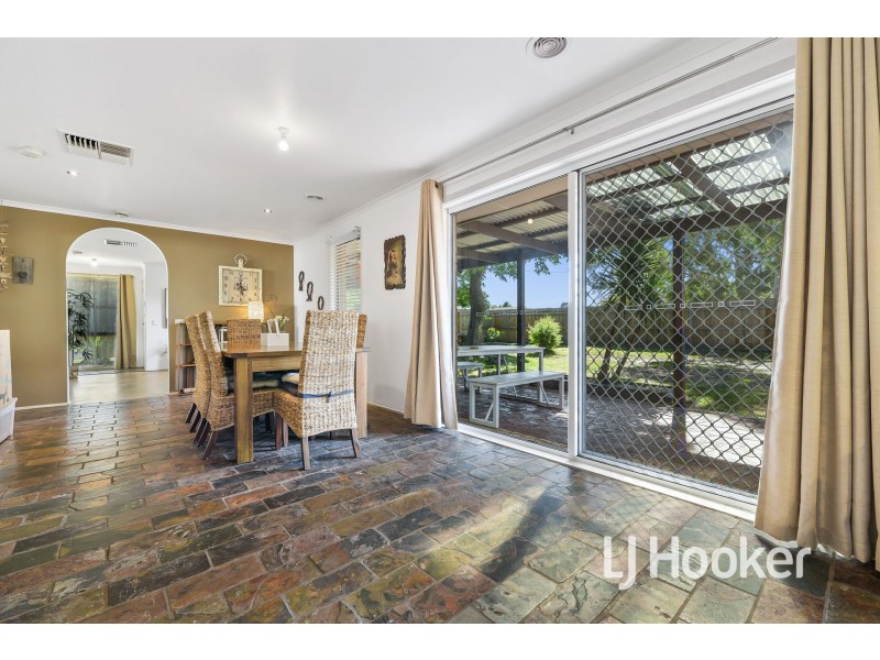 32 Barrington Drive, Pakenham VIC 3810