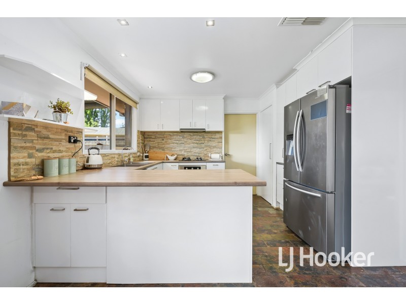 32 Barrington Drive, Pakenham VIC 3810