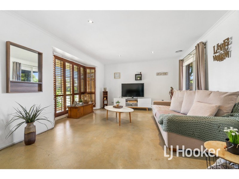 32 Barrington Drive, Pakenham VIC 3810