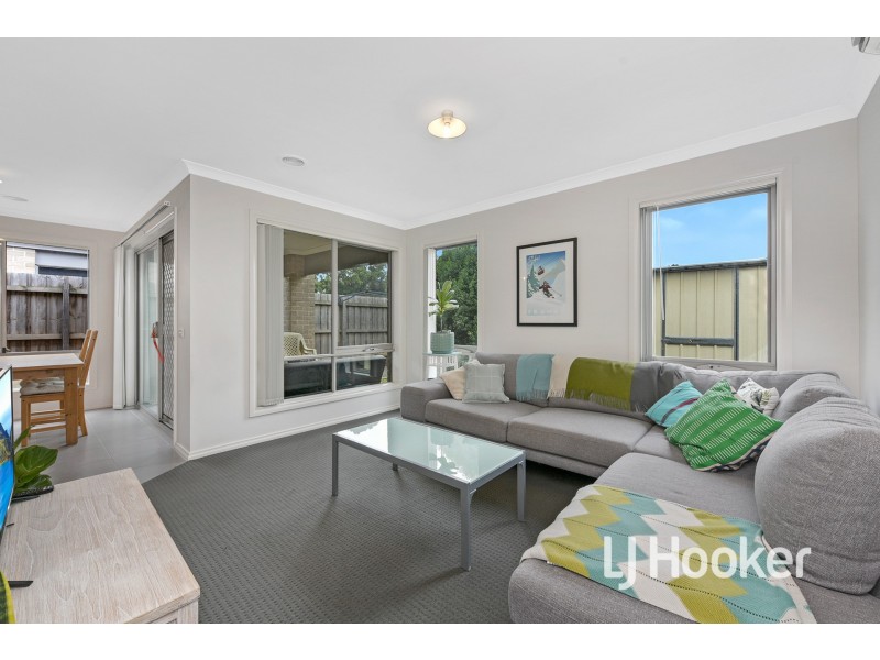 6/30 Sir Thomas Drive, Pakenham VIC 3810