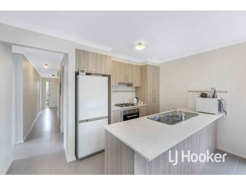 6/30 Sir Thomas Drive, Pakenham VIC 3810