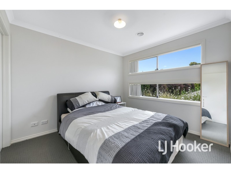 6/30 Sir Thomas Drive, Pakenham VIC 3810