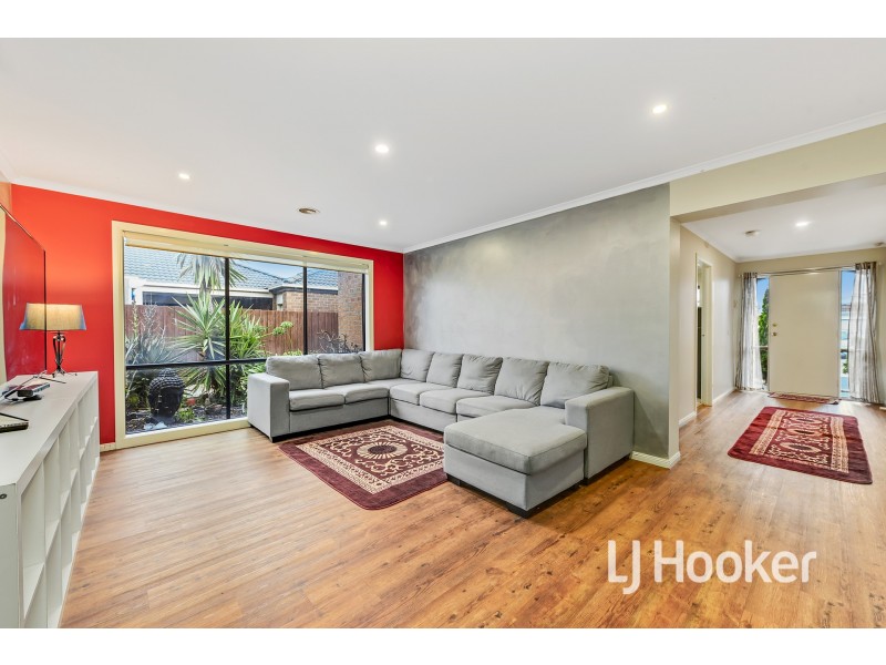 15 Camelia Way, Pakenham VIC 3810