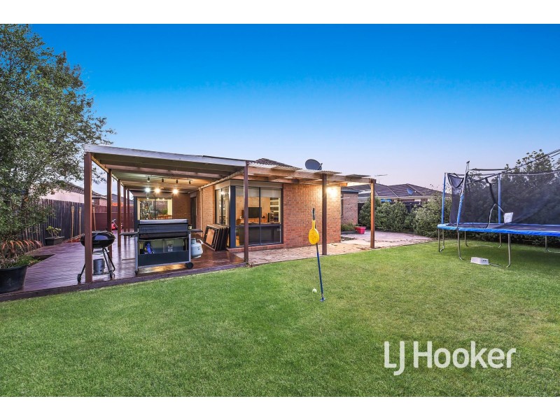 15 Camelia Way, Pakenham VIC 3810