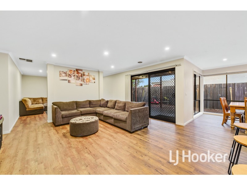 15 Camelia Way, Pakenham VIC 3810