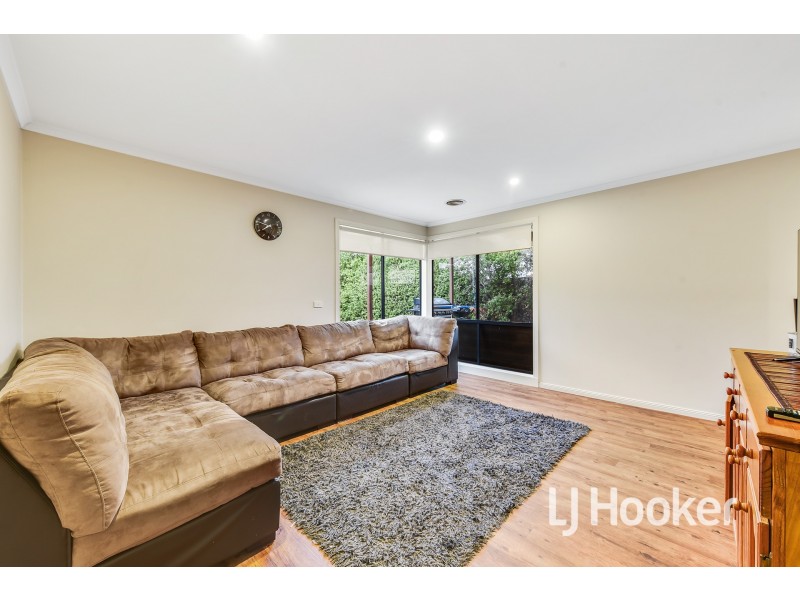 15 Camelia Way, Pakenham VIC 3810