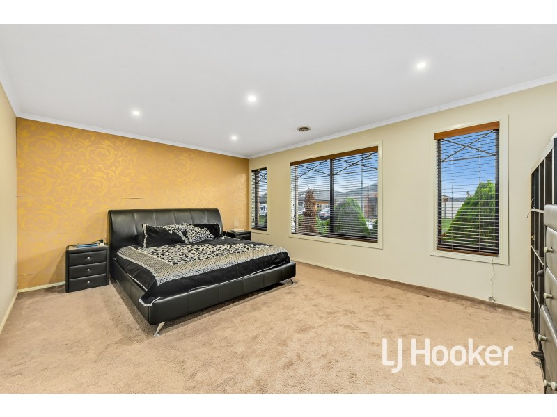 15 Camelia Way, Pakenham VIC 3810