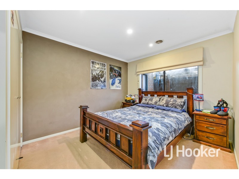 15 Camelia Way, Pakenham VIC 3810