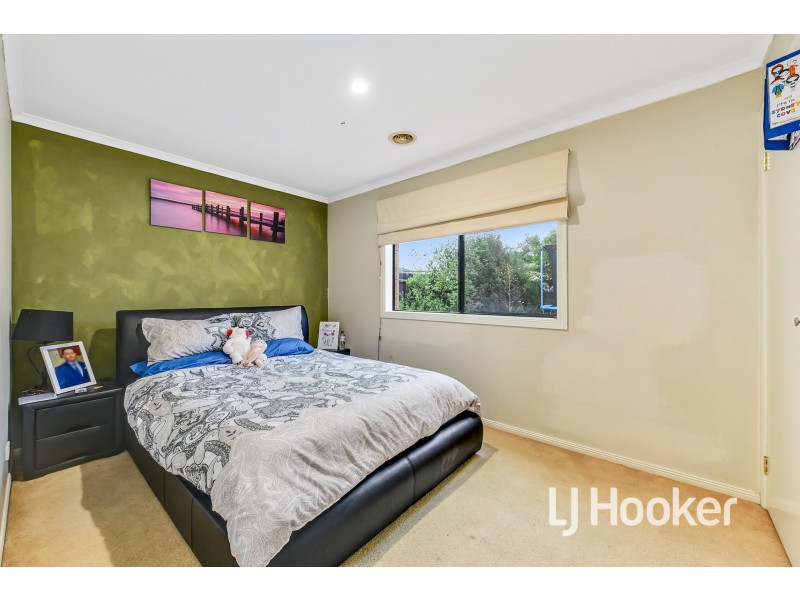 15 Camelia Way, Pakenham VIC 3810
