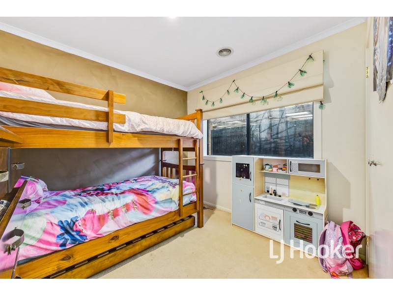 15 Camelia Way, Pakenham VIC 3810