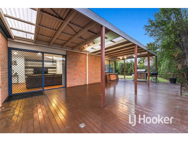 15 Camelia Way, Pakenham VIC 3810