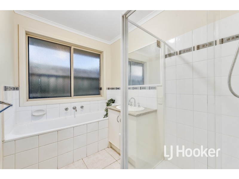 4 Shetland Court, Pakenham VIC 3810