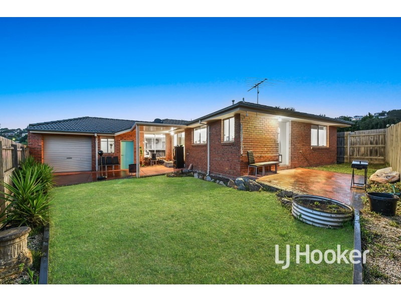 4 Shetland Court, Pakenham VIC 3810