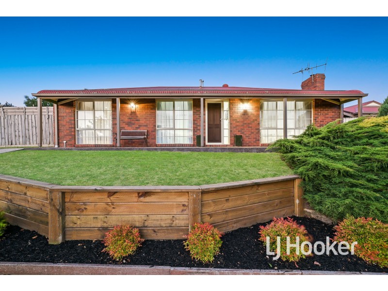 10 McInnes Court, Pakenham VIC 3810