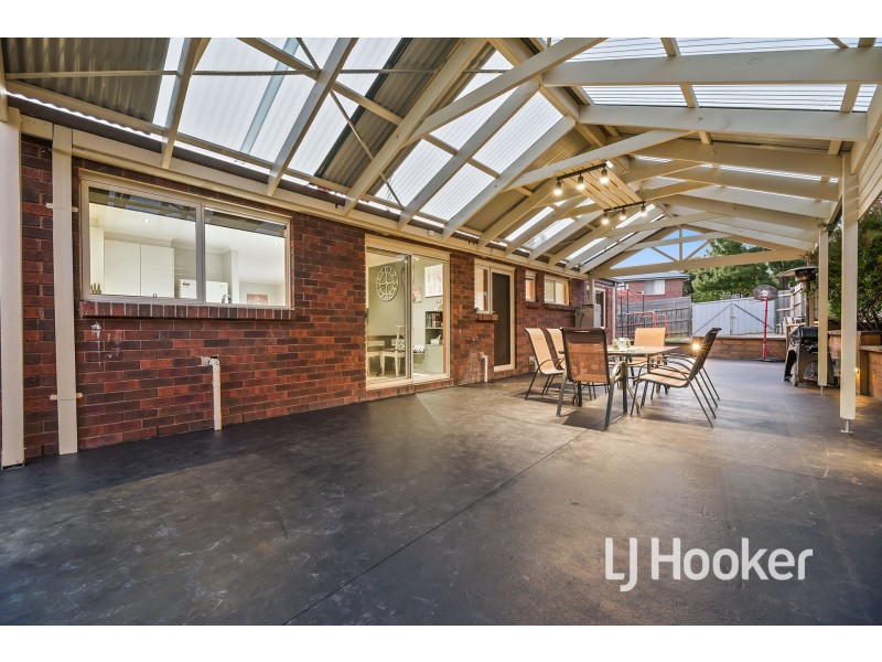 10 McInnes Court, Pakenham VIC 3810