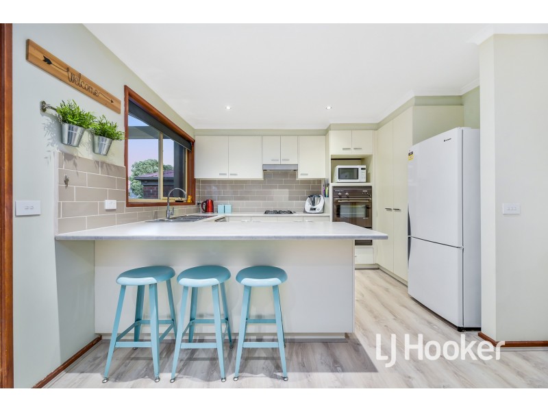 10 McInnes Court, Pakenham VIC 3810