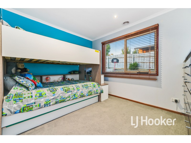 10 McInnes Court, Pakenham VIC 3810