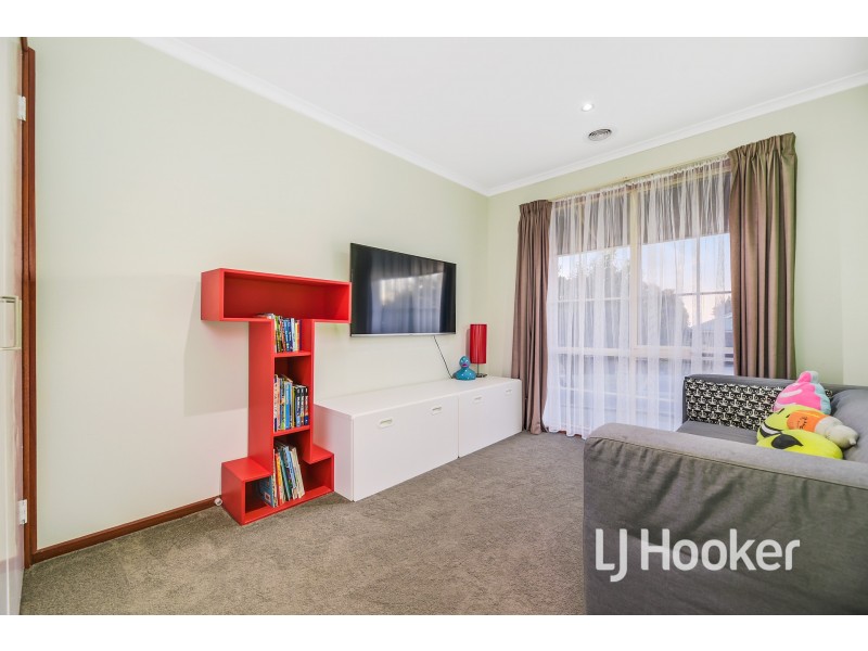 10 McInnes Court, Pakenham VIC 3810