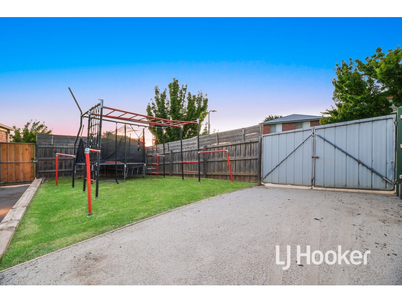 10 McInnes Court, Pakenham VIC 3810
