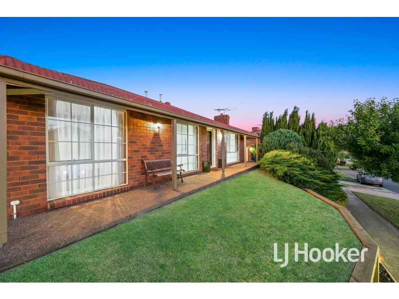 10 McInnes Court, Pakenham VIC 3810