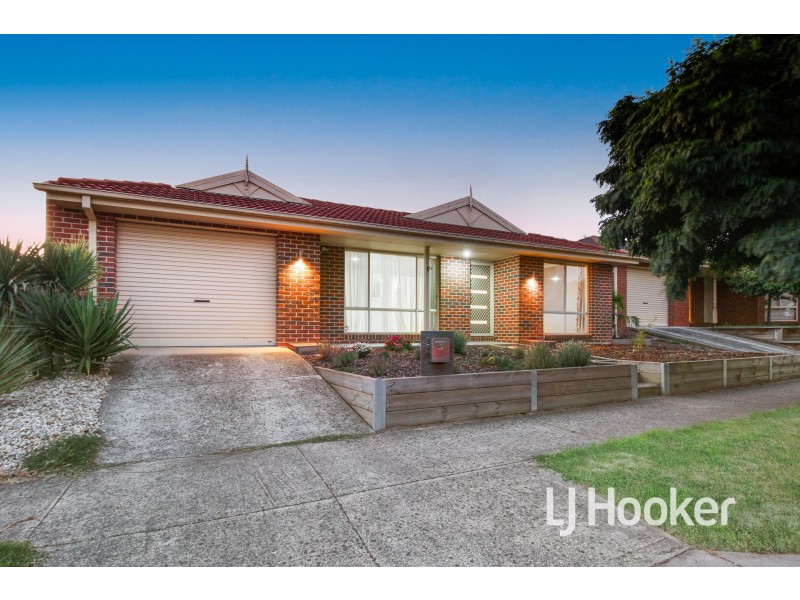 13 Riviera Drive, Pakenham VIC 3810